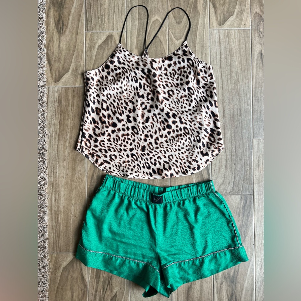 Victorias Secret Woman’s pajama set